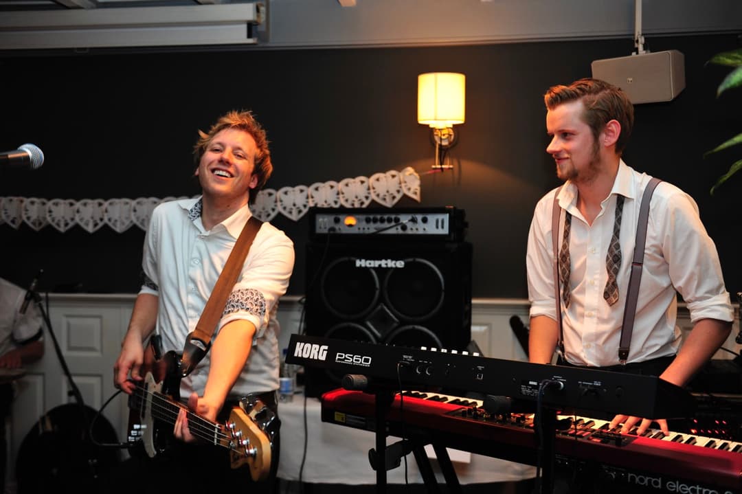 Toen de bassist en toetsenist nog jong waren.